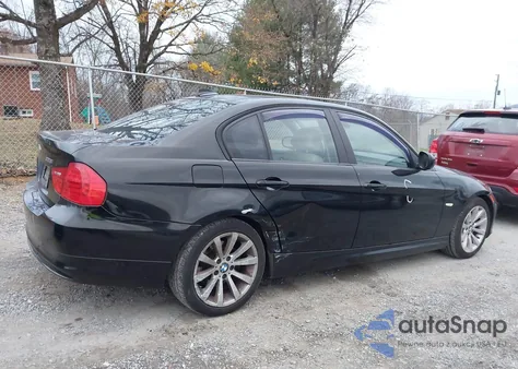 2011 BMW 328I z USA, uszkodzony, nr VIN WBAPH5G5XBNM81142